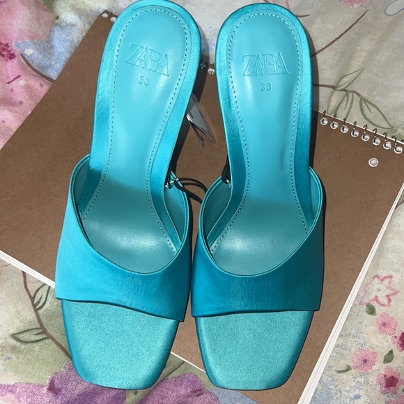 New aqua blue heels with clear heel - Picture 8 of 9